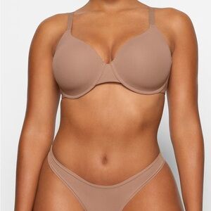 SKIMS Fits Everybody T-Shirt Bra